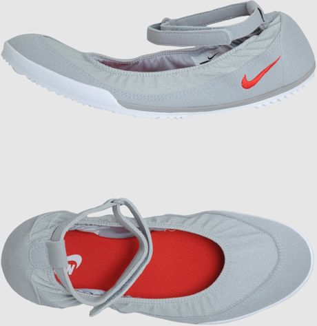nike men's flats