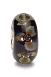 Trollbeads Flowers Of Indigo Glass Charm Bead - Lyst