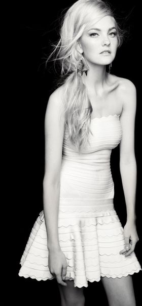 Hervé Léger Scalloped Strapless Bandage Dress in White (papyrus) - Lyst