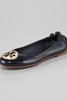 Tory Burch Reva Tumbled Patent Ballerina Flat Navy - Lyst