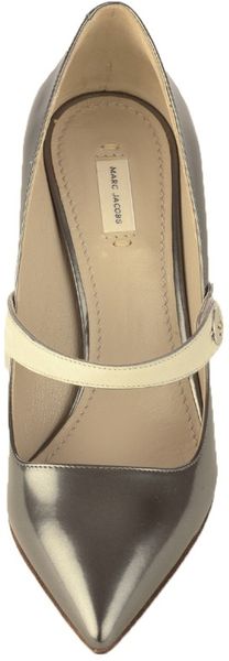 Pointed Toe Pumps 