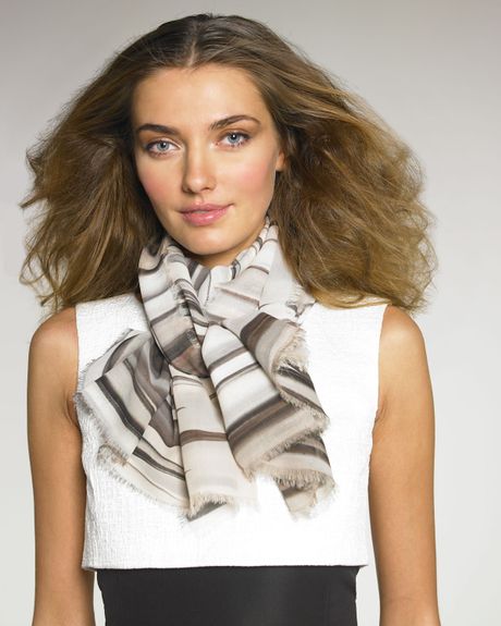 Oscar De La Renta Palmprint Scarf in Beige - Lyst
