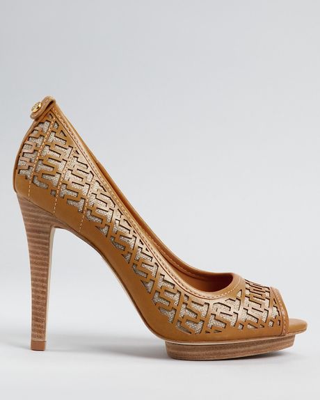 tory burch tan heels