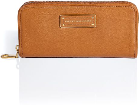 Marc By Marc Jacobs Rum Too Hot Slim Zip Around Wallet in Brown (rum) - Lyst