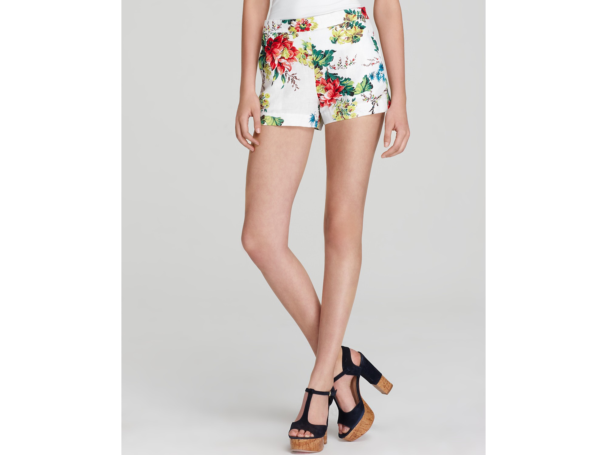 French Connection Floral Print Shorts Fast Gwendoline in Floral (white