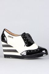 Hush Puppies® The Anna Sui X Hush Puppies Oxford Wedge in Black Patent and White Canvas