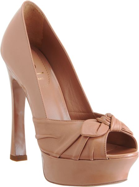 Yves Saint Laurent Palais 105 Pump in Pink (blush) - Lyst