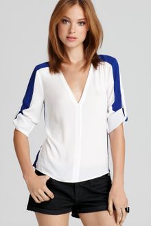 BCBGMAXAZRIA Top Alaine Contrast Yike V Neck - Lyst