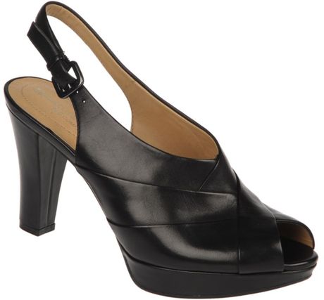 Naturalizer Kassidy Platform Pumps in Black