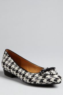 Isaac Mizrahi Pointed Toe Flats Deborah - Lyst
