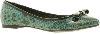 Miss Kg Exclusive Green Snake Print Lotus Pointed Ballet Flats - Lyst