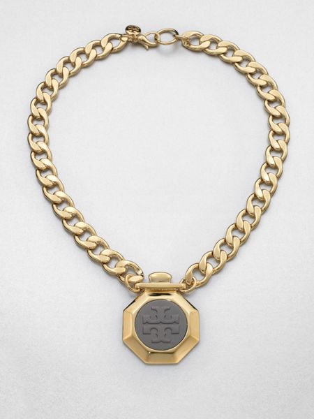 Tory Burch Daren Logo Pendant Necklace in Gold - Lyst
