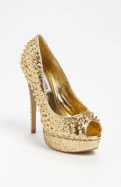 Steve Madden Awwsome Pump in Gold | Lyst