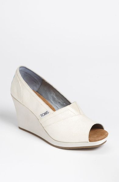 white sparkly toms