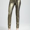 Alice + Olivia Metallic Skinny Jeans in Gold - Lyst