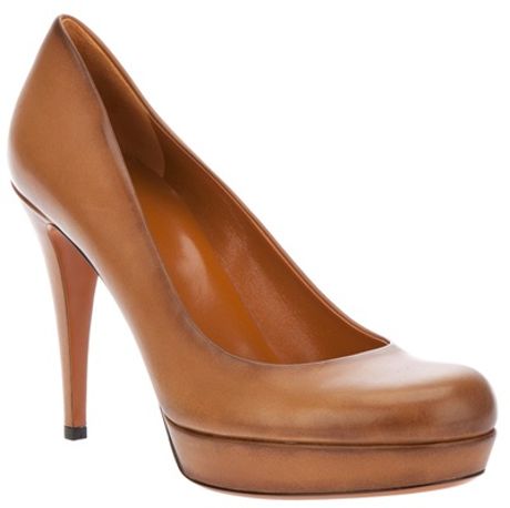 Gucci Classic Court Shoe Pump in Brown - Lyst