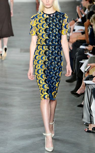 Derek Lam Short Sleeve Guipure Lace Dress in Yellow (sun/ink/black) - Lyst