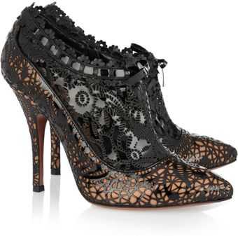 Alaïa Lasercut Patent Leather Ankle Boots - Lyst