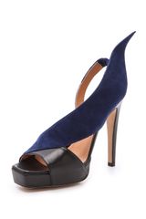 Aperlai Wing Heel Pumps