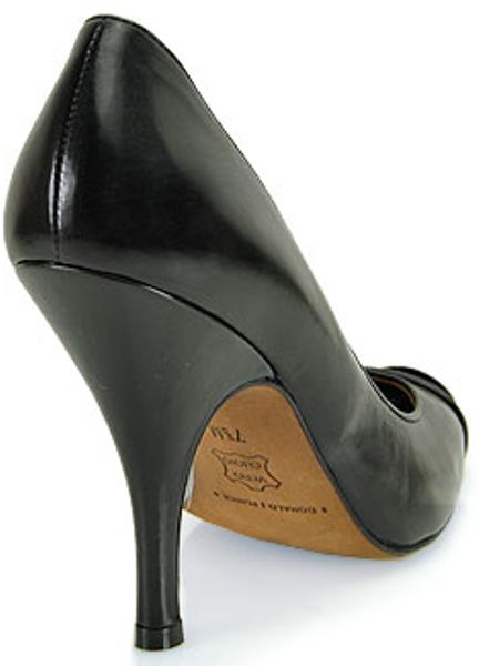 donald pliner botti pumps