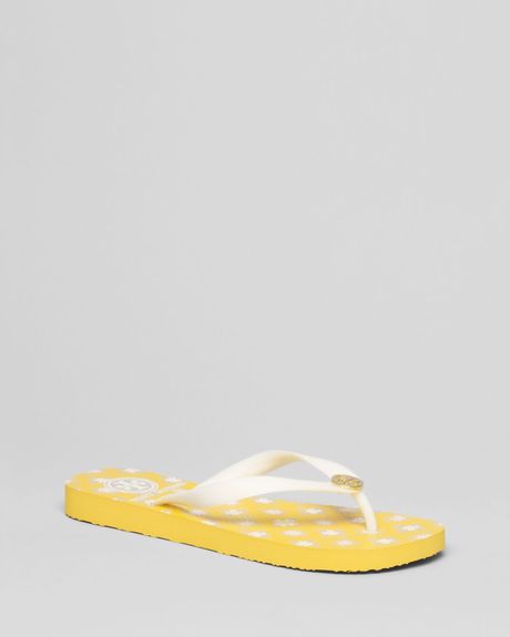 Tory Burch Flip Flops Logo Printed in White (ivory layton) | Lyst