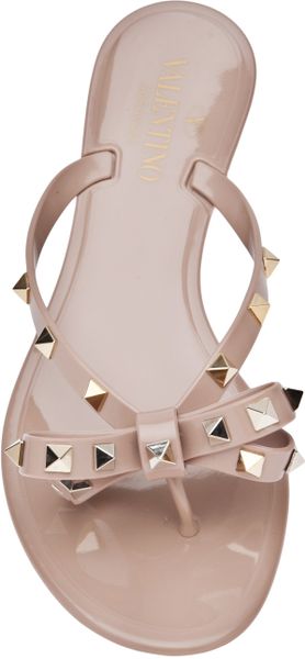 Valentino Rockstud Bow Sandals in Beige (cream) | Lyst