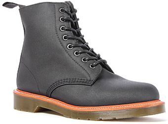 Dr. Martens The Beckett 8eye Boot in Black - Lyst