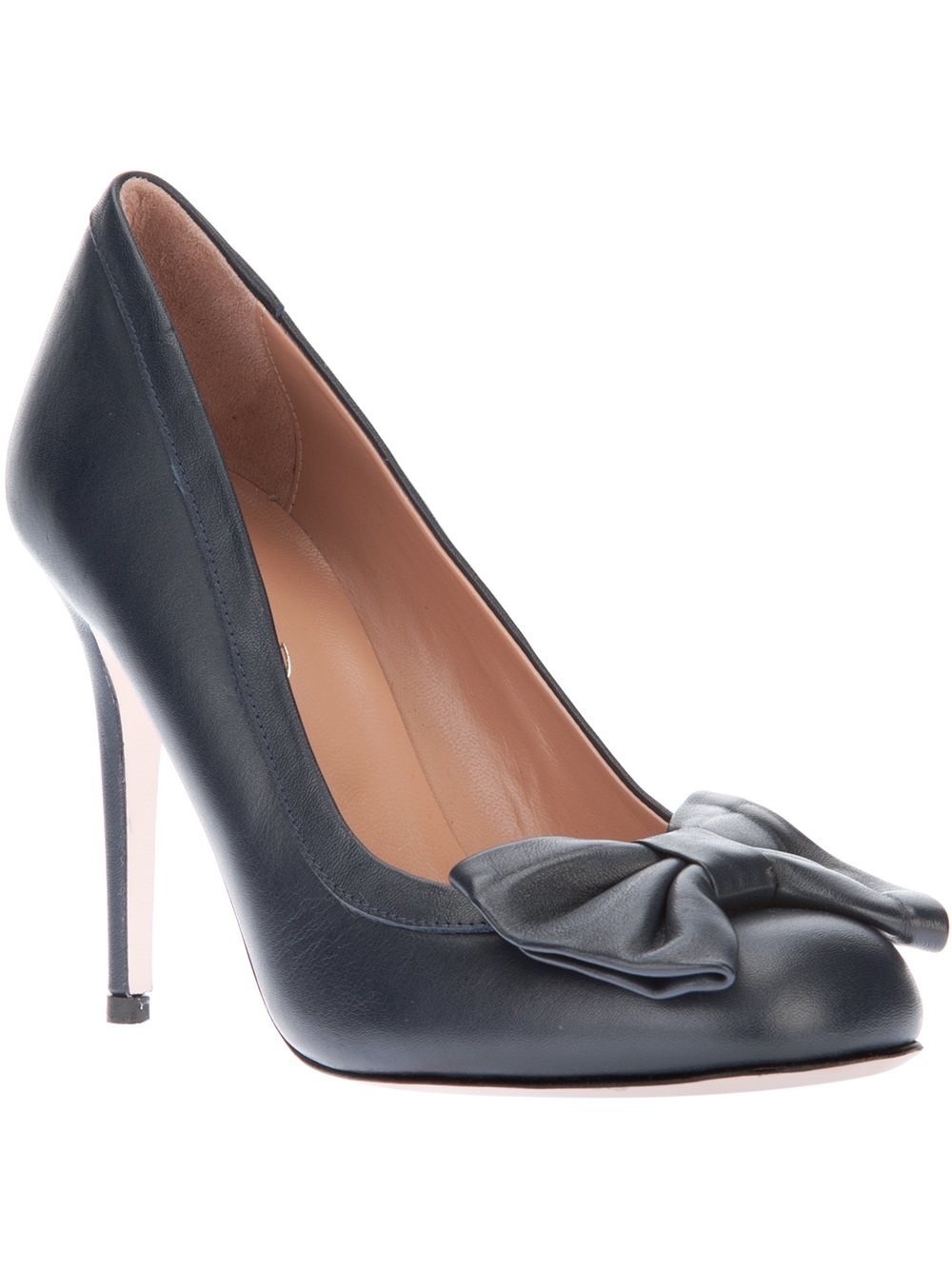 pumps with bow