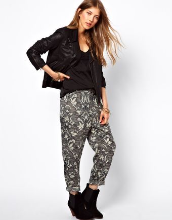 Ganni Peg Trousers in Tapestry Print - Lyst