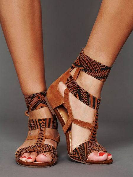 Jeffrey Campbell Ivy Ankle Sandal in Brown (Tan/Black) | Lyst