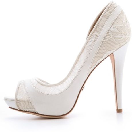badgley mischka white pumps