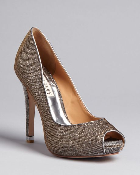 badgley mischka platform pumps