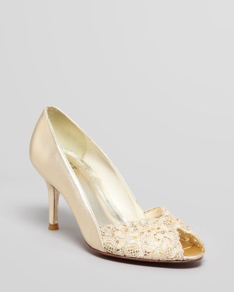 Stuart Weitzman Pumps - Chantelle Lace in Gold | Lyst