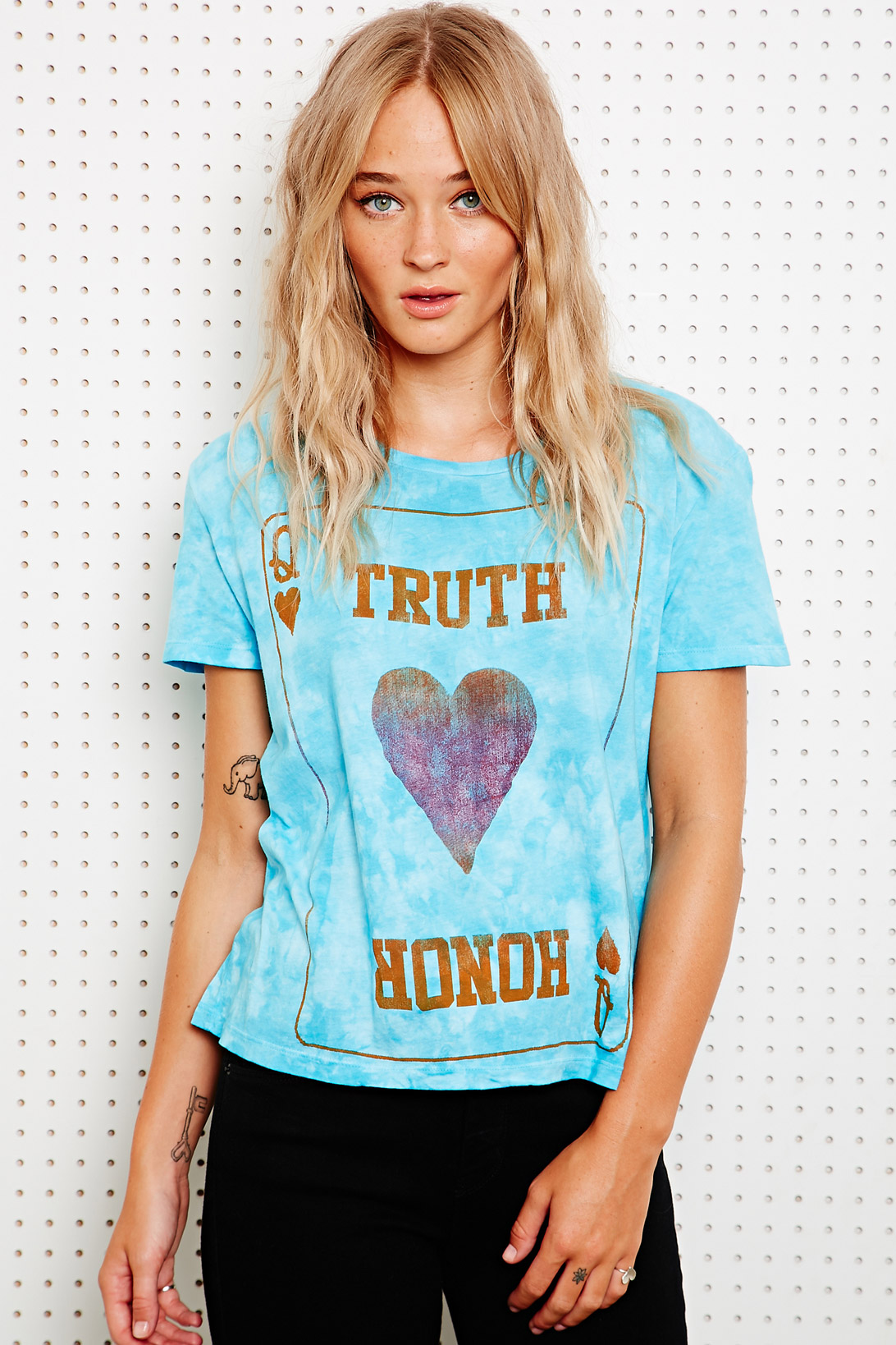 Urban Outfitters Le Shirt Queen Of Hearts Tee in Blue | Lyst