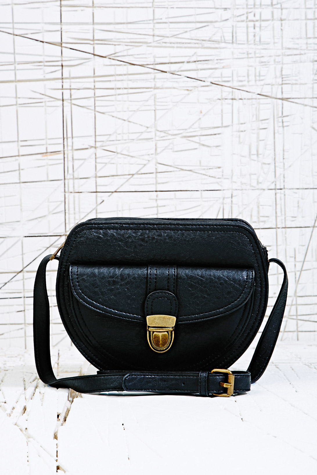 Urban Outfitters Round Cross Body Bag in Black in Black