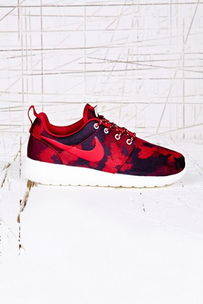 roshe run red camo