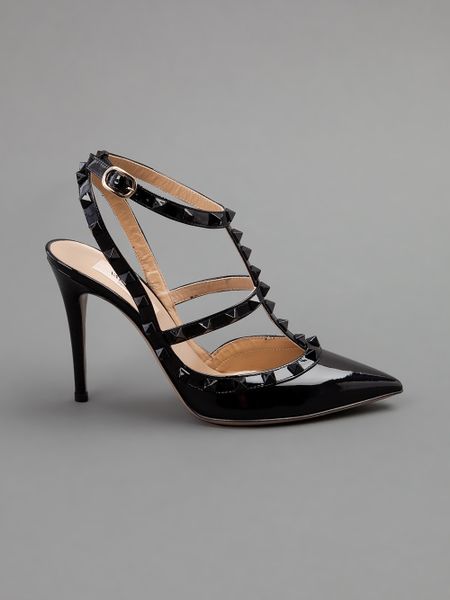 valentino garavani noir rockstud