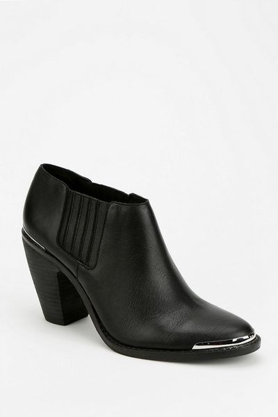 Urban Outfitters Dv By Dolce Vita Coral Leather Ankle Boot in Black ...