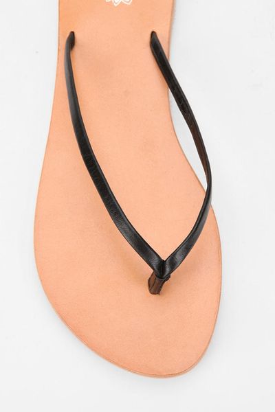black strappy thong sandals