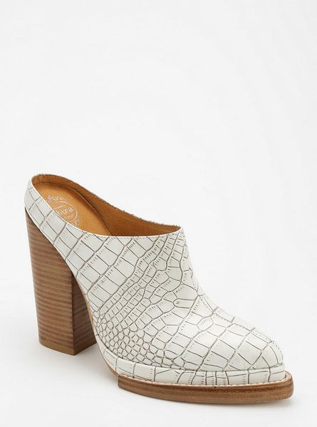 Urban Outfitters Jeffrey Campbell Brighton Heeled Mule in White