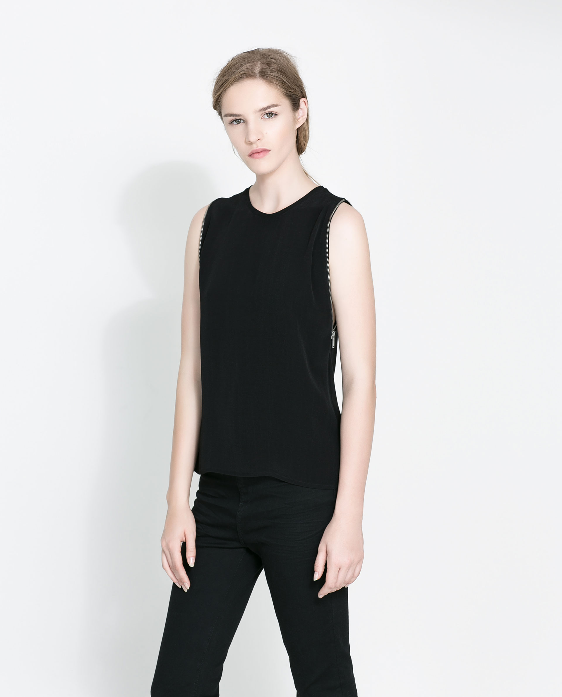 loose sleeveless tshirt