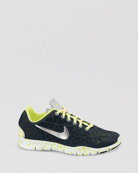 black and silver nike womens shoes