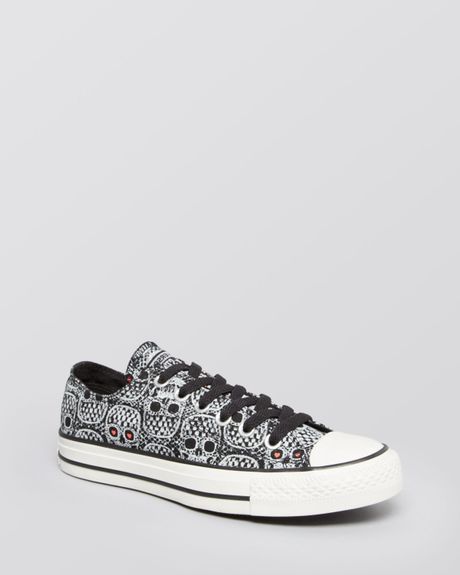 skull print converse