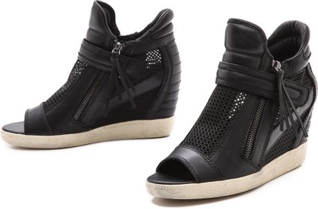 vans snoopy checkerboard