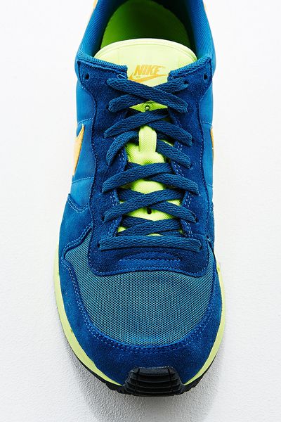nike trainers dark blue