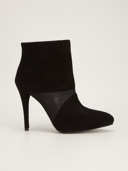 pointed toe boots flat