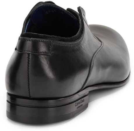 leather laceless shoes