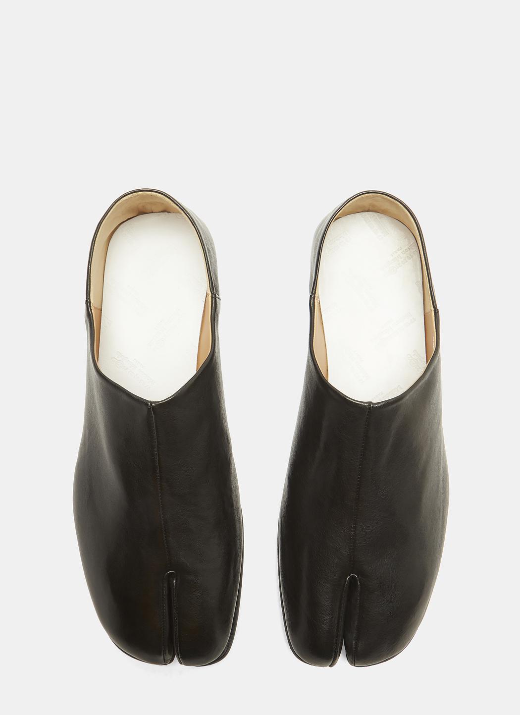 maison margiela - tabi slippers in black for men - lyst