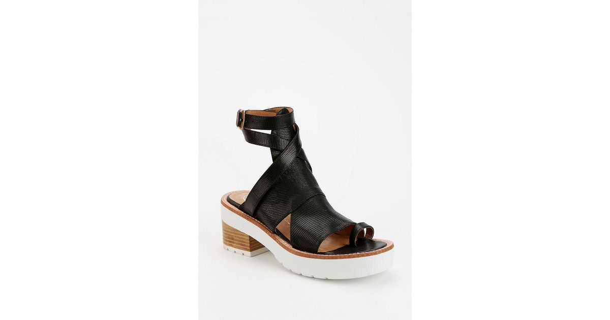 Lyst - Urban Outfitters Jeffrey Campbell Cyprus Heeled Toehold Sandal