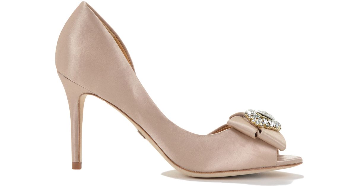 badgley mischka ruffle shoes